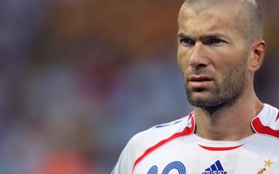 龙珠体育播报-B费喂饼吃到吐C罗笑纳大礼